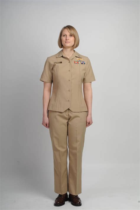 navy female enlisted uniform.